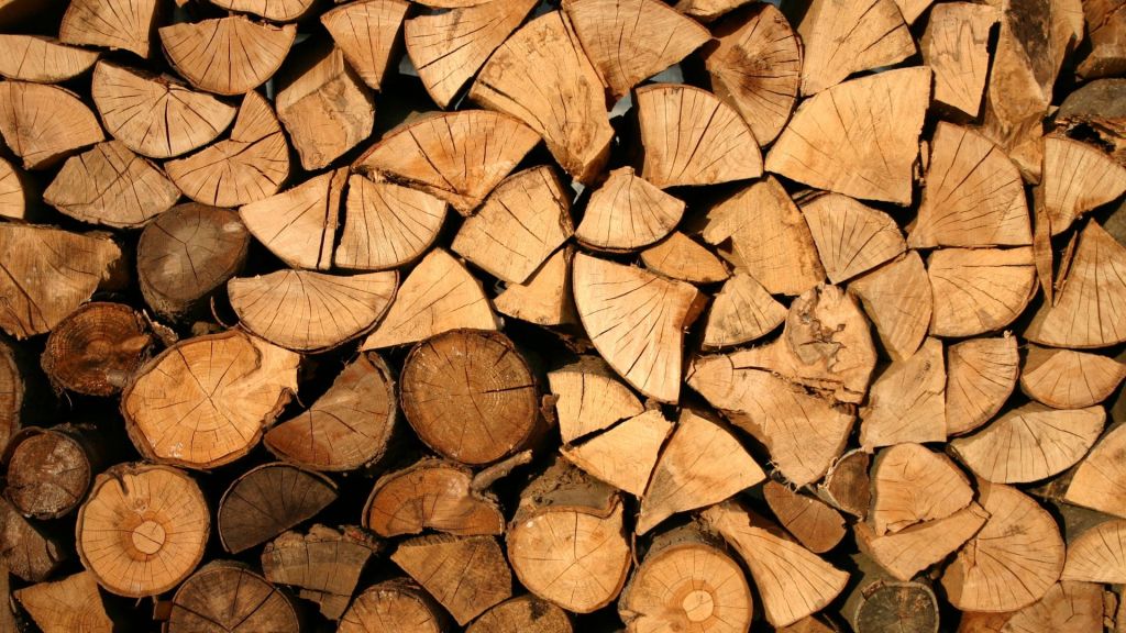 Hardwood for fire cooking
